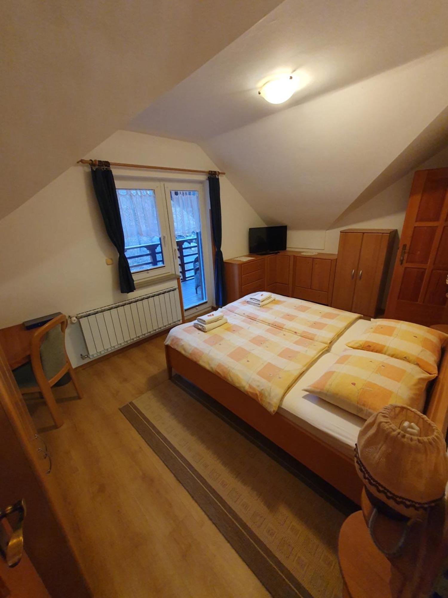 Miskar Rooms Церкница Стая снимка