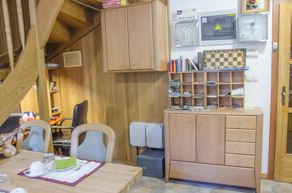 Miskar Rooms Церкница Екстериор снимка
