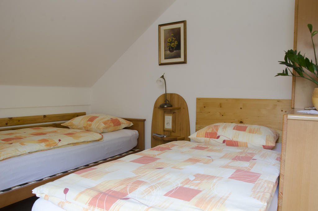 Miskar Rooms Церкница Стая снимка