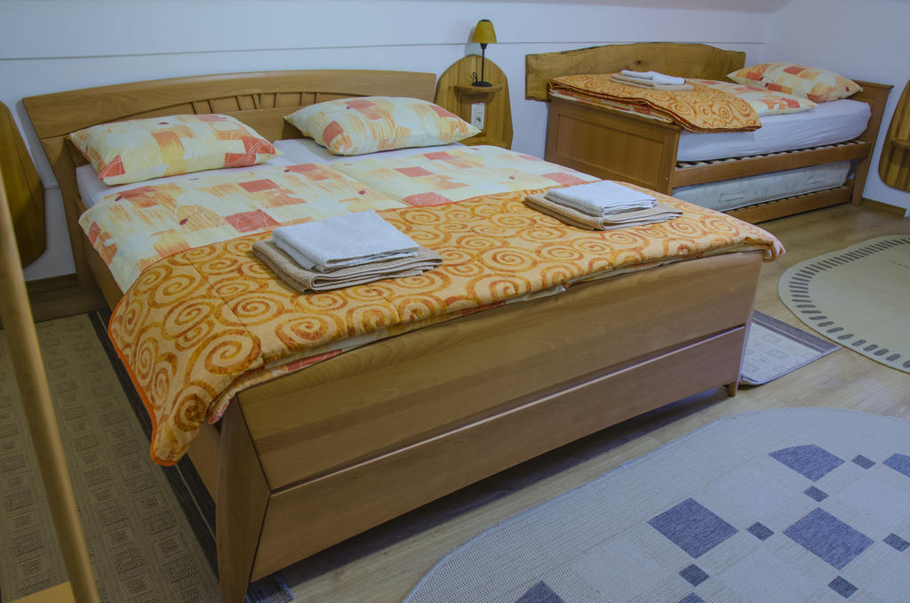 Miskar Rooms Церкница Стая снимка